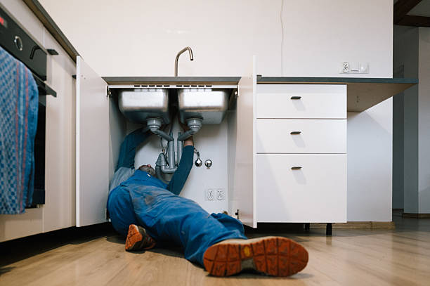 Professional Emergency Plumber technician working in Gilman, IL
